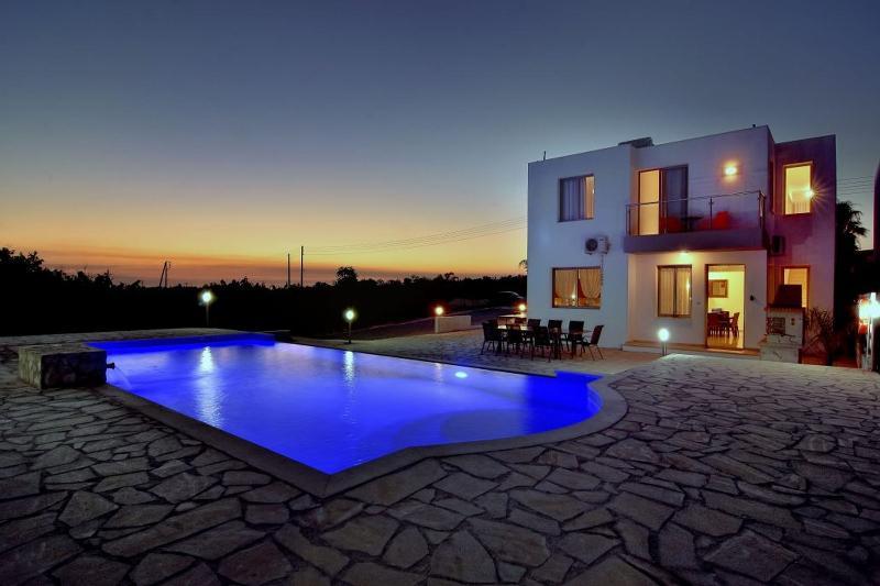 Oniros By Prestige Bookings Peyia Exterior photo